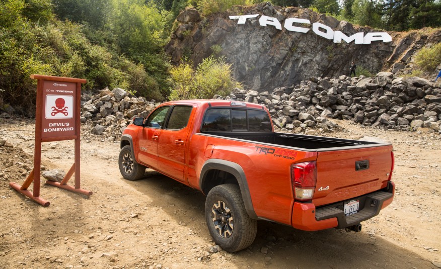2016-Toyota-Tacoma-TRD-Off-Road-4x4-1091-876x535-2